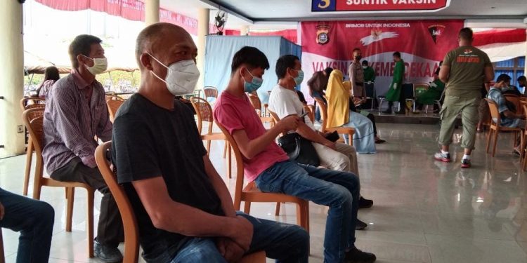 Terkendala SKTT, Vaksinasi 9 WNA China di Kendari Ditunda