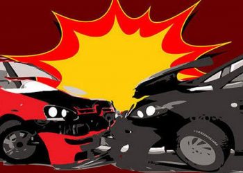 Diduga Mengantuk, Pria di Kendari Tabrak Mobil  Parkir 