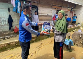 Kader Partai Demokrat Sultra "Turun Gunung" Bagikan Bantuan Kepada Mahasiswa dan Masyarakat