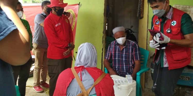 Sasar Lansia, BIN Sultra Gelar Vaksinasi Door To Door