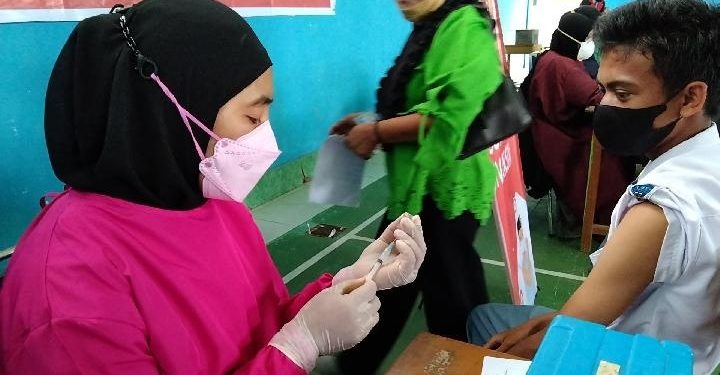 Ikut Vaksinasi, Siswa SMAN 2 Kendari Berharap KBM Tatap Muka Segera Dibuka
