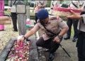 Brimob Polda Sultra Lakukan Ziarah dan Tabur Bunga di TMP Watubangga