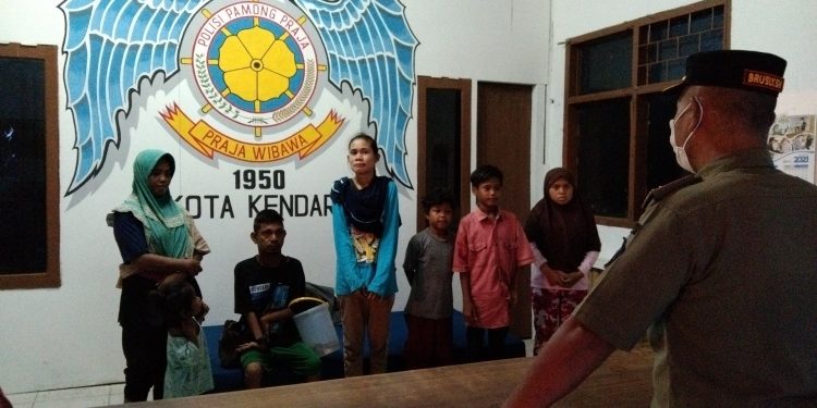 Terjaring Razia, Sekelompok Anak Jalanan di Kota Kendari Kejar-kejaran dengan Satpol PP