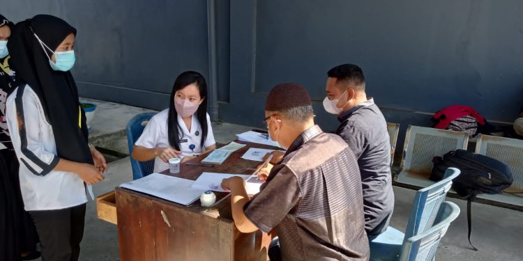 Ratusan Calon Kades Jalani Tes Urine di BNN Provinsi Sultra