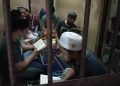 Samsir Guru Ngaji dan Sholat Sesama Tahanan di Polsek Poasia