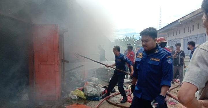 Suasana kebakaran di Pasar PKL Paddys Market Kendari. Foto: Dok. Istimewa