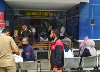 Pemutihan Pajak Kendaraan, Masyarakat Padati Samsat