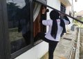 Kantor KONI Sultra Disegel, Pegawai Masuk Ruangan Lewat Jendela