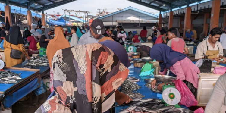 Akibat Cuaca Buruk Harga Ikan di Kendari Melonjak