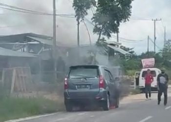 Satu Unit Mobil di Kendari Terbakar, Diduga Akibat Aki Meledak
