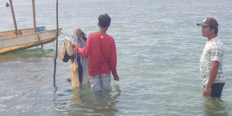 Seorang Pria Dikabarkan Hilang Saat Memancing di Pantai Purirano