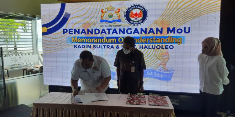 Penandatanganan MoU Kadin Sultra Bersama dengan 14 Lembaga di Sultra