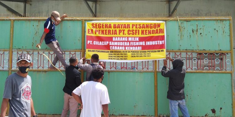 Kesal Pesangon Tak Dibayarkan, Eks Karyawan Segel Kantor PT CSFI