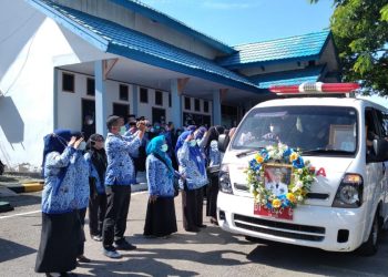 Tiba di Baubau, Jenazah AS Tamrin Dimakamkan Samping Makam Ibundanya