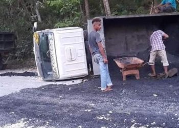 Lagi, Truk Terbalik di Tanjakan Desa Pongkowulu Buton Utara