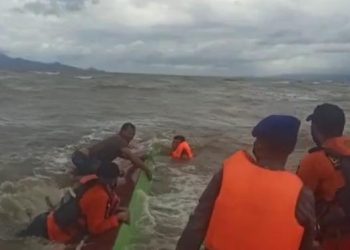 Kapal Terbalik di Perairan Totoba Kabupaten Kolaka, 5 Nelayan Berhasil Selamat