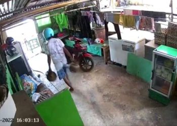 Pencurian Tabung Gas di Warung Makan Terekam CCTV
