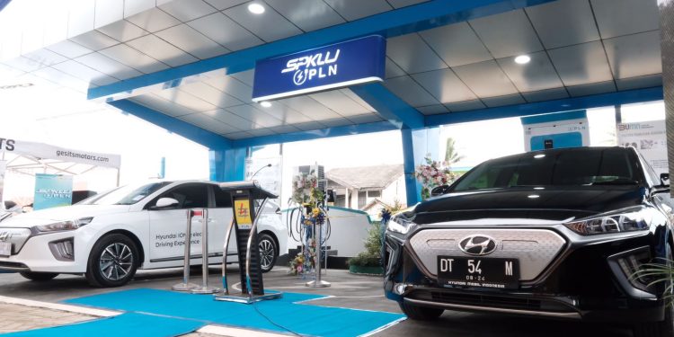 Stasiun Pengisian Kendaraan Listrik Umum di Sultra Resmi Beroperasi