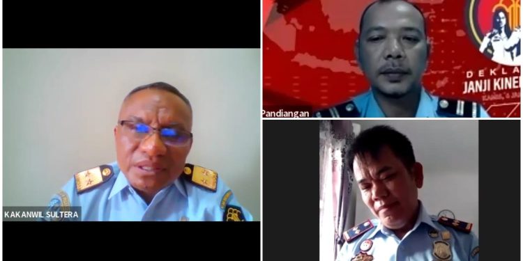 Ketgam: Kepala Kanwil Kemenkumham Sultra, Silvester Sili Laba memarahi dua anak buahnya yang bandel. Foto: Screenshot video rapat