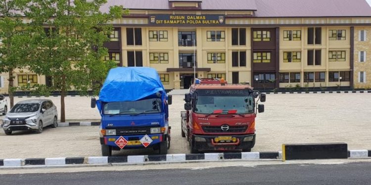 Ketgam: Dua unit mobil tangki bermuatan BBM Solar yang disita polisi. Foto: Ist