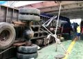 Dihantam Ombak, Dua Truk Terbalik dalam Kapal Fery
