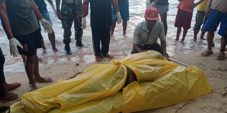 Ketgam: Sesosok mayat ditemukan terapung di Pantai Ngapaea, Kamis (24/2/2022)