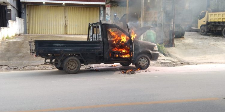 Ketgam: Satu unit mobil open cup ludes di lalap si jago merah di Jalan Samratulangi, Kelurahan Kemaraya, Kecamatan Kendari, Kota Kendari, Sulawesi Tenggara (Sultra), Rabu pagi (2/3/2022) sekira pukul 08.00 WITA.