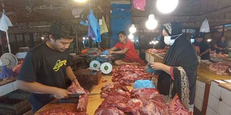 Ketgam: Harga daging di pasar tradisional naik jelang ramadhan, Selasa (15/3/2022).