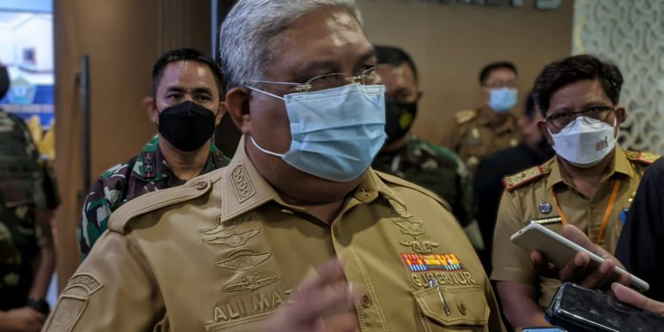 Ketgam : Gubernur Sulawesi Tenggara, Ali Mazi