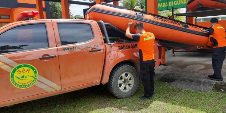 Ketgam: Persiapan personel KPP Kendari memberikan bantuan SAR. Foto: Istimewa