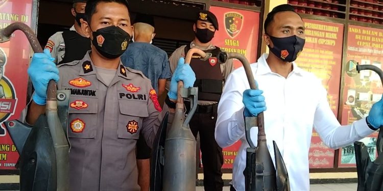 Ketgam: Kabag Ops Polresta Kendari, Kompol Jupen Simanjutak (kiri) dan Kasat Reskrim Polresta Kendari, AKP I Gede Pranata Wiguna. Foto: Herlis