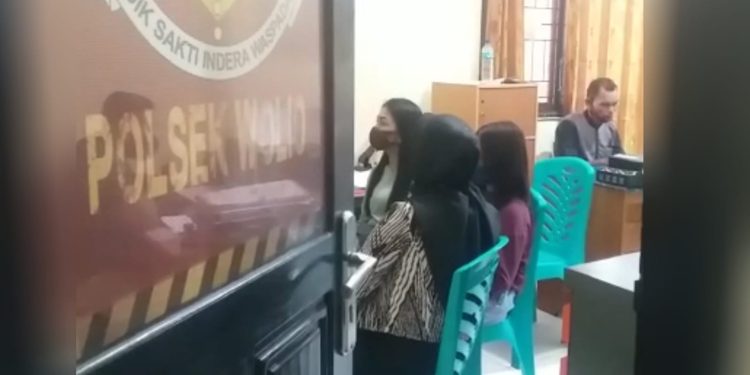 Ketgam: Keluarga korban mengadukan pelaku pencabulan di Polsek Wolio. Foto: Istimewa