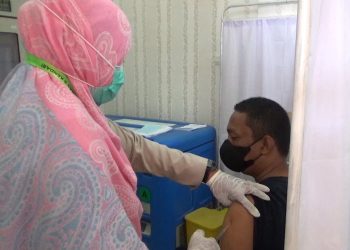 KPP Kendari Lakukan Pengawasan Vaksin Menginitis Bagi Calon Jemaah Haji