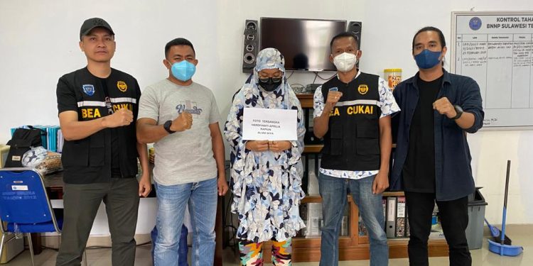 Seorang Ibu Diciduk Bea Cukai Kendari gegara Pesan Ganja Lewat Ekspedisi