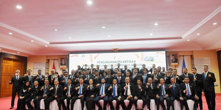 Ketgam: Pengurus Komite Olahraga Nasional Indonesia (KONI) Sulawesi Tenggara (Sultra) masa bakti 2022–2026 resmi dilantik, oleh Ketua Umum KONI Pusat, Marciano Norman di Gedung Merah Putih Rumah Jabatan (Rujab) Gubernur Sultra, Rabu (22/6/2022).