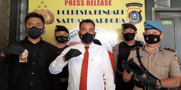 Ketgam : Press release yang dilakuakan Satres Narkoba Polresta Kendari, Selasa (7/6/2022).
Foto : Annisa Aprilia Monoarfa