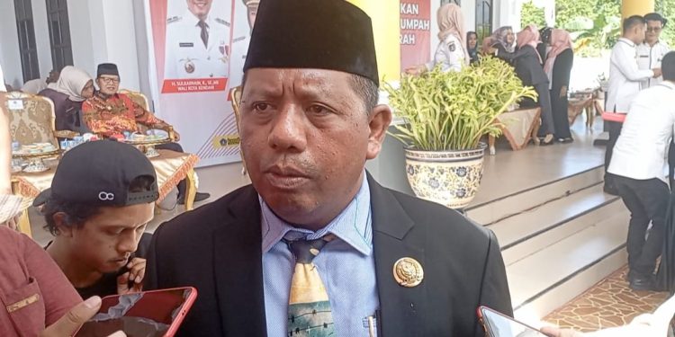 Ketgam : Ketua DPRD Kota Kendari, Subhan.
