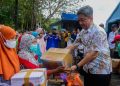 Sekda Kota Kendari Sambangi Korban Kebakaran di TPA Puuwatu