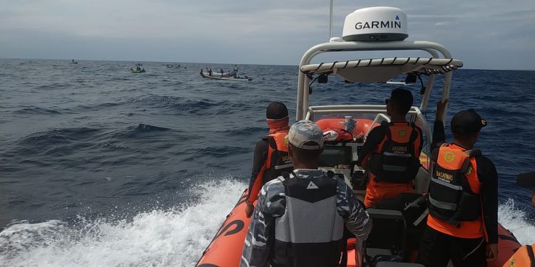 Ketgam: Proses pencarian korban di Perairan Mola Wakatobi. Foto: Istimewa