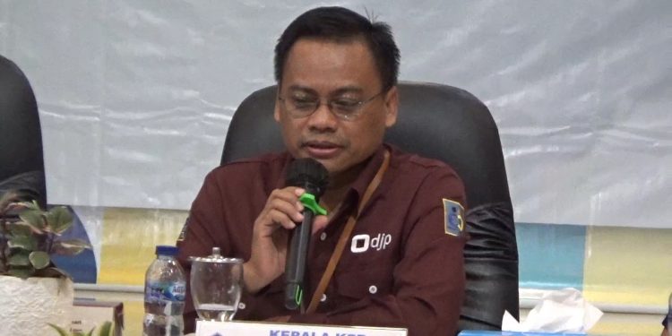 Ketgam : Kepala KPP Pratama Kendari, Muhammad Yusrie Abas.