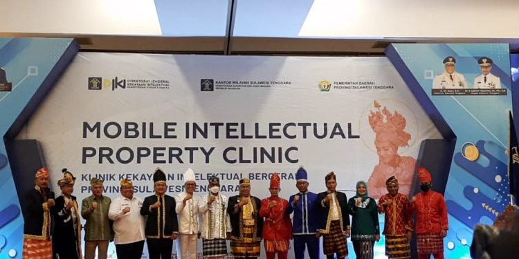 Ketgam : Kegiatan Mobile Intellectual Property Clinic yang dilaksanakan di salah satu hotel di Kendari pada Senin (8/8/2022)
Foto : Annisa Aprilia Monoarfa