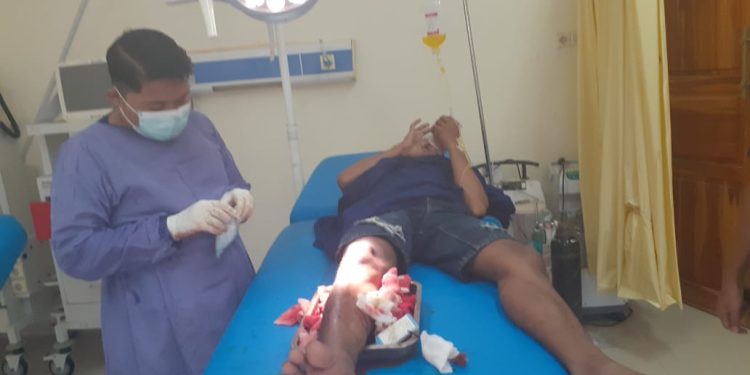 Ketgam : Korban pembusuran menjalani operasi di RSUD Kendari. Foto: Istimewa