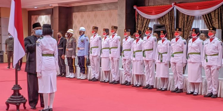 Ketgam : Gubernur Ali Mazi Kukuhkan 50 Anggota Paskibraka, Selasa 16 Agustus 2022.