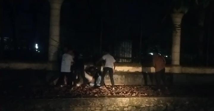 Ketgam : Detik-detik seorang pria diamuk masaa usai ketahuan maling Hp. Foto: Istimewa