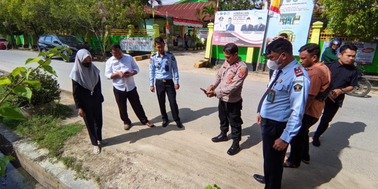 Lokasi penemuan paket berisi sabu di depan Kantor Bapas Kelas II Kendari. Foto: Istimewa