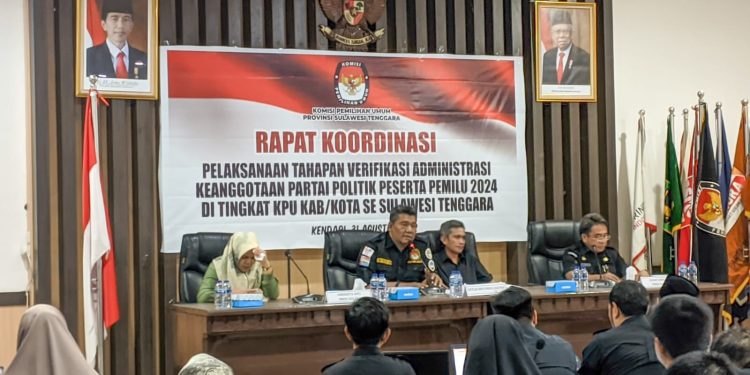 Ketgam : Rapat Koordinasi KPUD Provinsi Sulawesi Tenggara.
