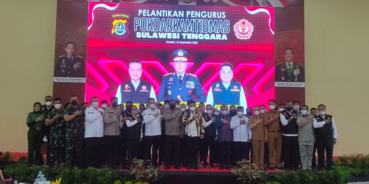 Ketgam : Foto bersama saat pelantikan pengurus Pokdar Sultra Senin (12/9/2022)
Foto : Annisa Aprilia Monoarfa