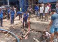 Akibat Sampah Warga, Drainase Di Dapu-dapura Tersumbat Hingga Meluap dan Berbau Menyegat