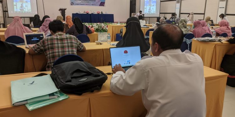 Ketgam : Kegiatan Workshop Farmakovigilans BPOM Kendari.