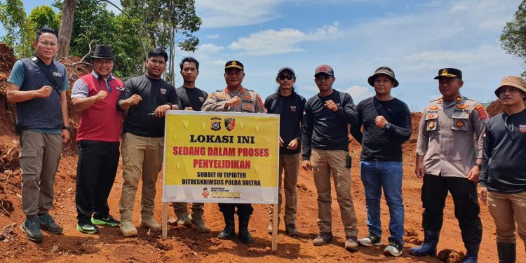 Ketgam: Personel gabungan memasang plang dan imbauan di lokasi tambang yang beroperasi illegal. Foto: Istimewa